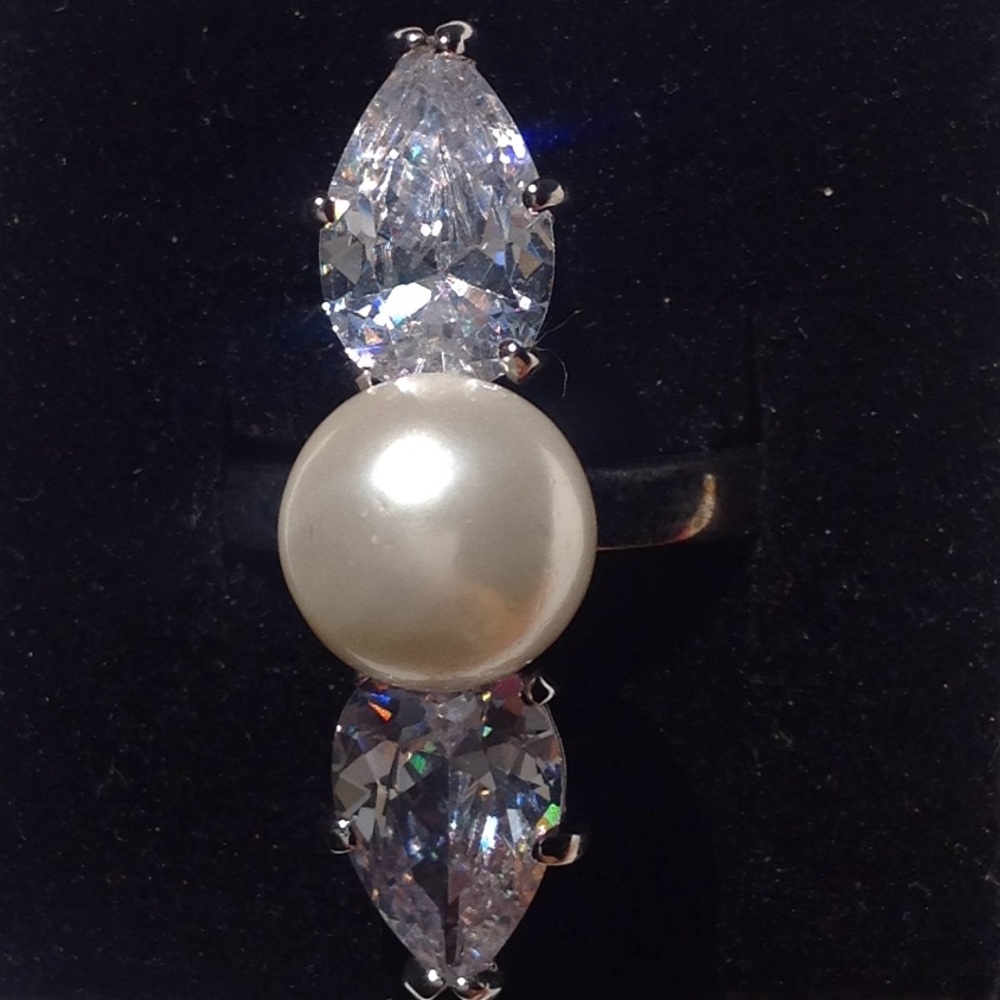Gorgeous women's size 9 Ring
